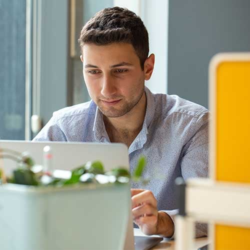laptop, Mann, Arbeitsplatz, Büro, Schreibtisch