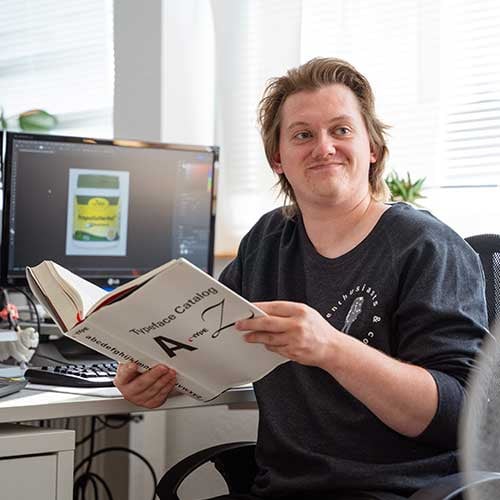 Mann, lesen, Katalog, Büro, Computer