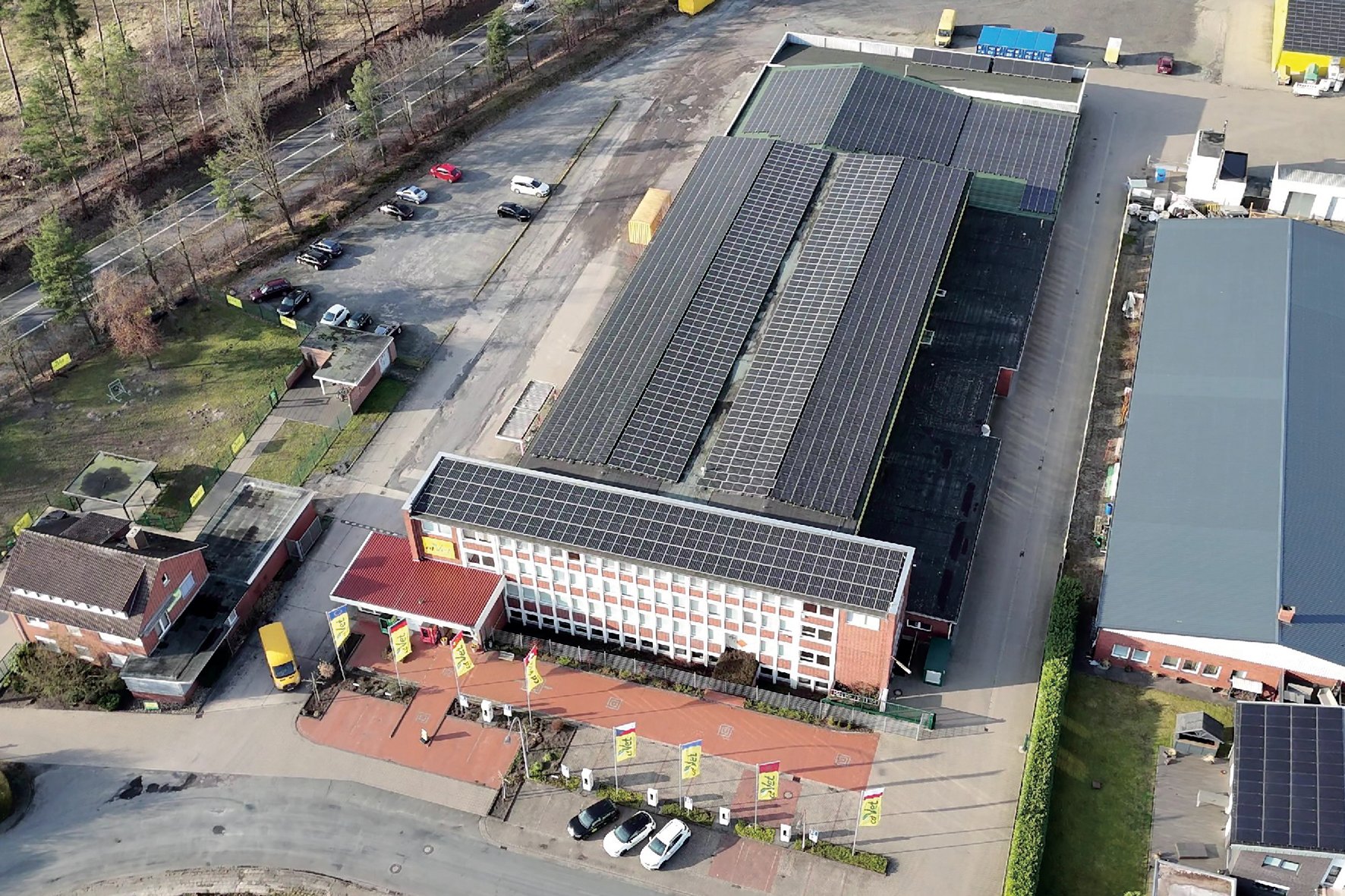 Solarkollektoren, Solardach, Industriegebäude, Parkplatz, Luftaufnahme